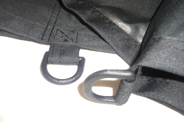 vlag-banier-afwerking-met-zwarte-D-ring-en-zwart-band